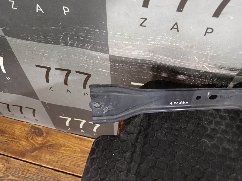 Кронштейн замка капота Toyota RAV4 IV (XA40) 15-19 Б/У Оригинал 5208542050