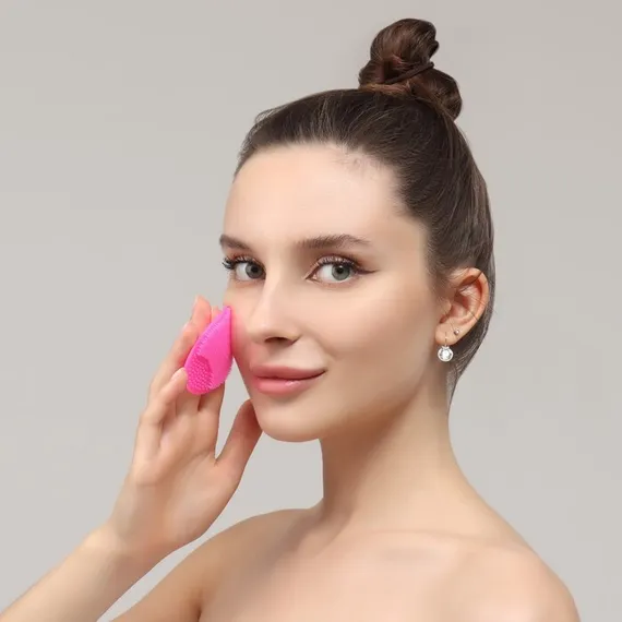 Щётка для умывания «Овал» на присоске, 6,3 см, цвет МИКС