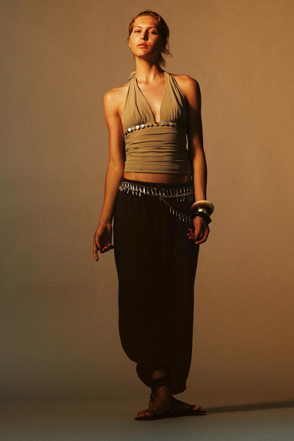 ZARA ТОП С ГОРЛОВИНОЙ ХАЛТЕР И БУСИНАМИ, РЫЖЕВАТО-КОРИЧНЕВЫЙ