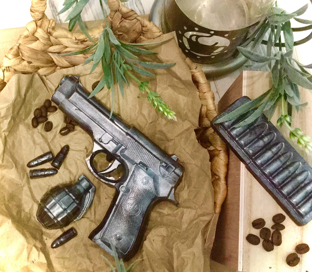 Подарок к 23 февраля Шоколад ручной работы Набор Пистолет+пули+лимонка 170гр
