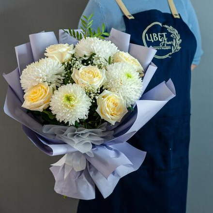 Нежный букет с пион. розой и хризантемой