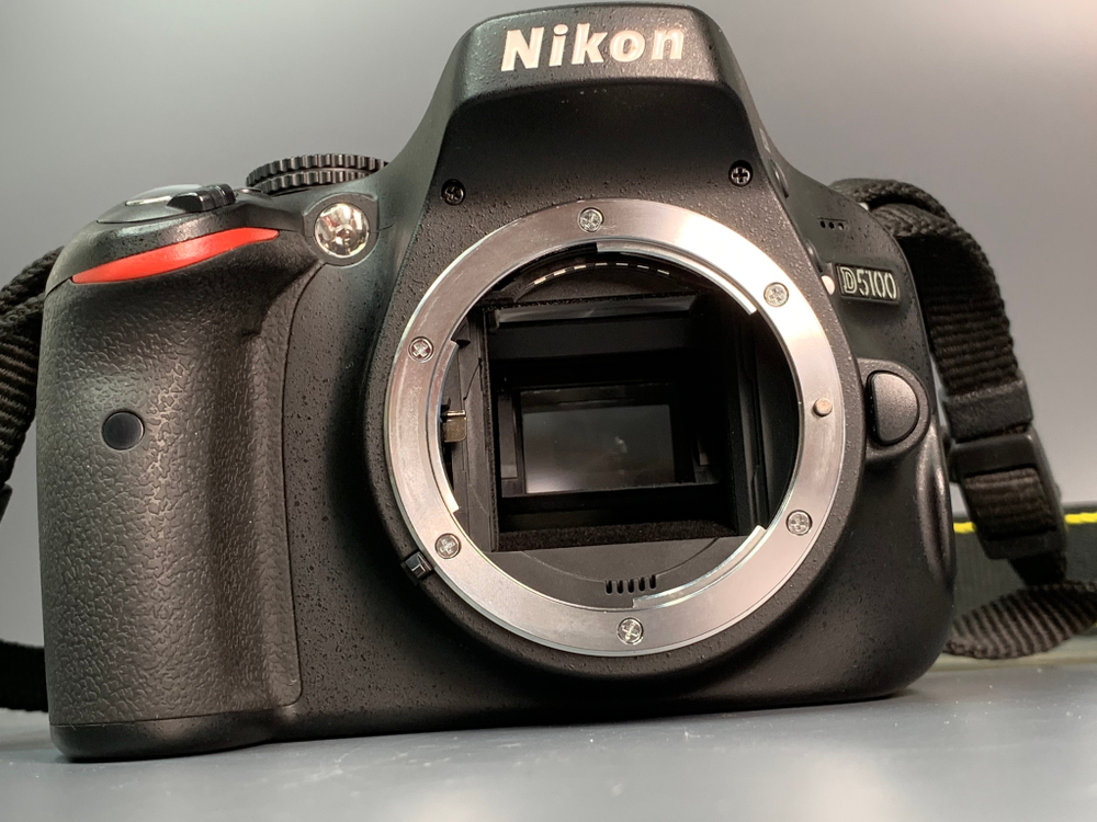 Nikon D5100 Kit 18-55mm 3.5-5.6G VR 11.000 кадров