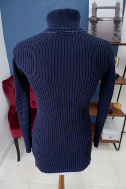 Свитер Finn Flare базовый 44 размер