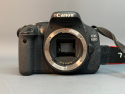 Canon 600D kit 18-55mm 3.5-5.6 IS ll 12.498 Кадров