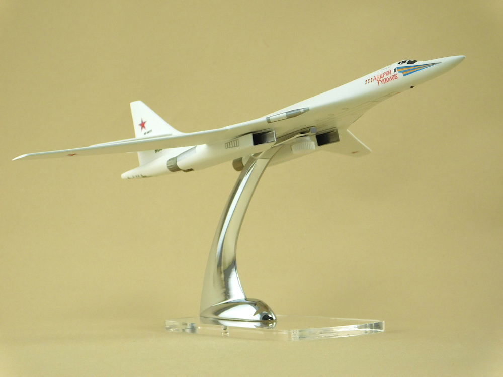 Модель самолета Ту-160 (М1:200, RF-94111, Андрей Туполев)