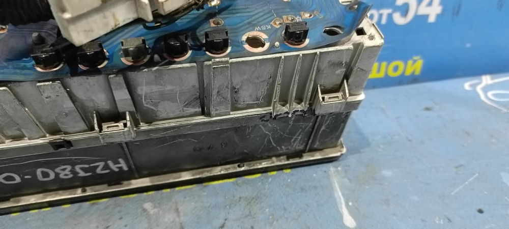 Щиток приборов TOYOTA LAND CRUISER 1992