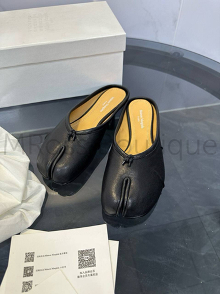 Женские балетки "таби" Maison Margiela черного цвета без задника