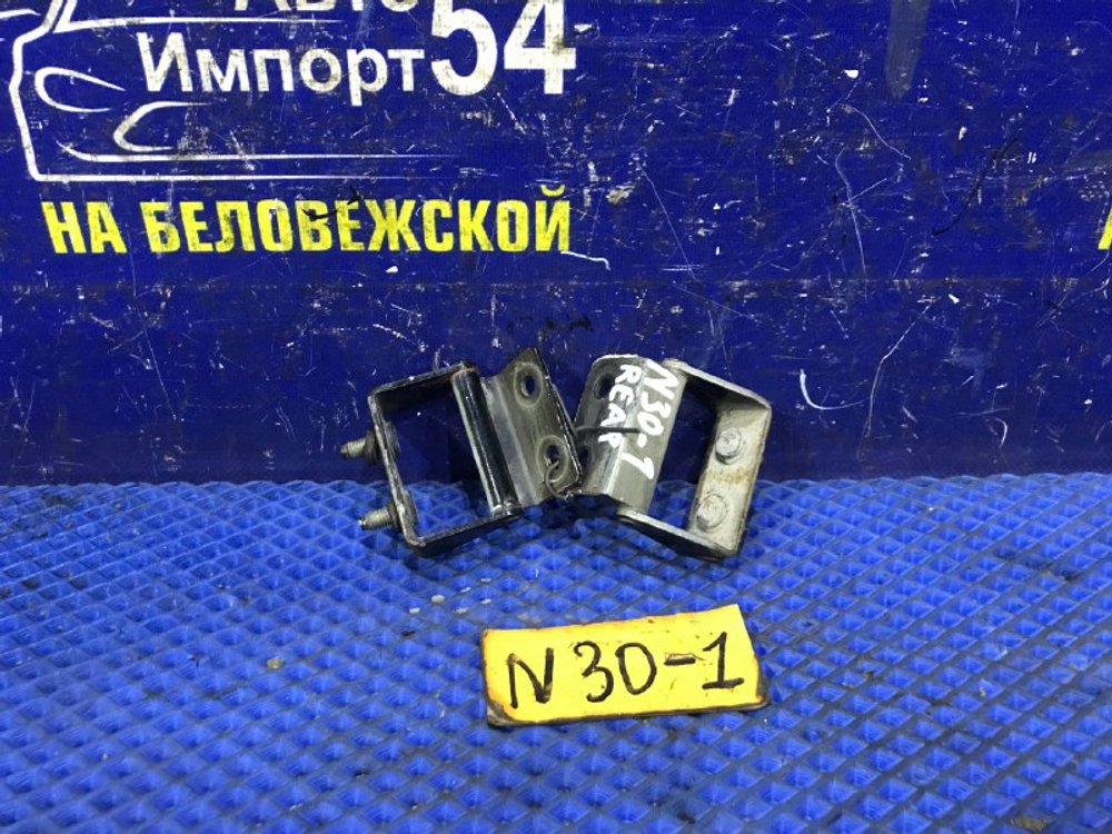 Петля багажника NISSAN R’NESSA 1999