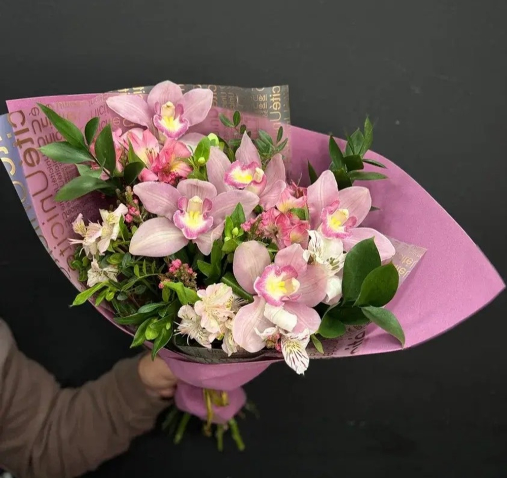 Букет с орхидеями