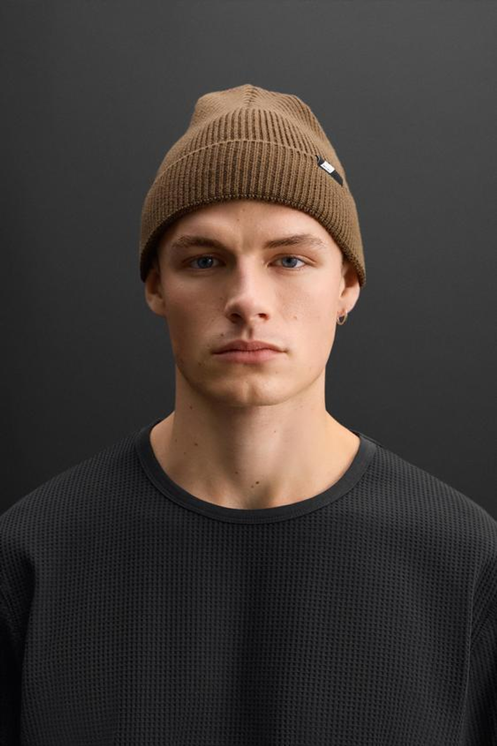 ZARA ТРИКОТАЖНАЯ ШАПКА С ФАКТУРНЫМ УЗОРОМ, КОРИЧНЕВЫЙ