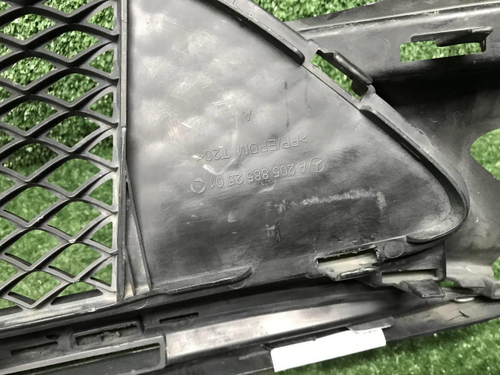 Решетка переднего бампера Mercedes C w205 (18-23)