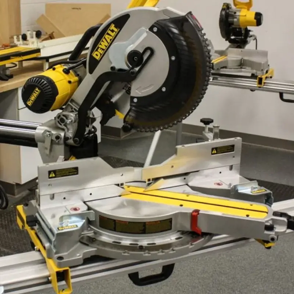 Торцовочная пила DeWALT DWS780, DWS780-QS