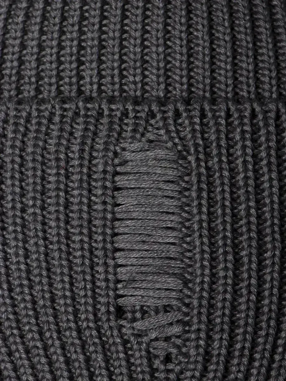 Шапка женская на осень рваная