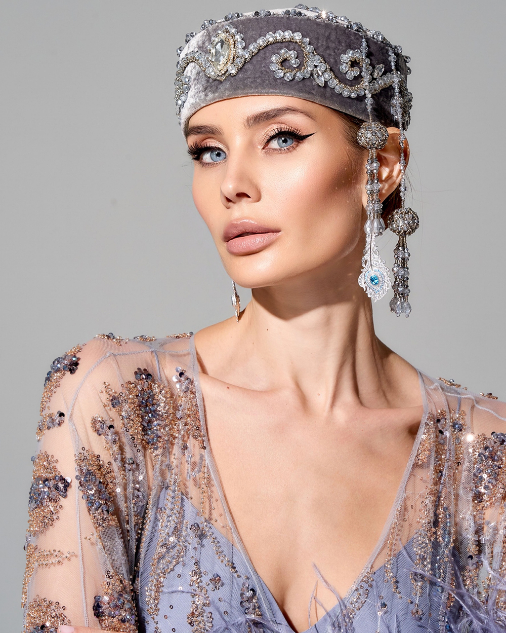 Платье "Ребекка" с отделкой перьями страуса