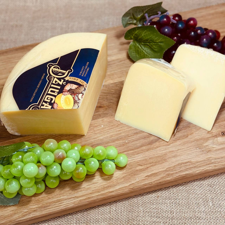 Сыр полутвердый пармезан «Dziugas» 6 месяцев 40%, Азербайджан
