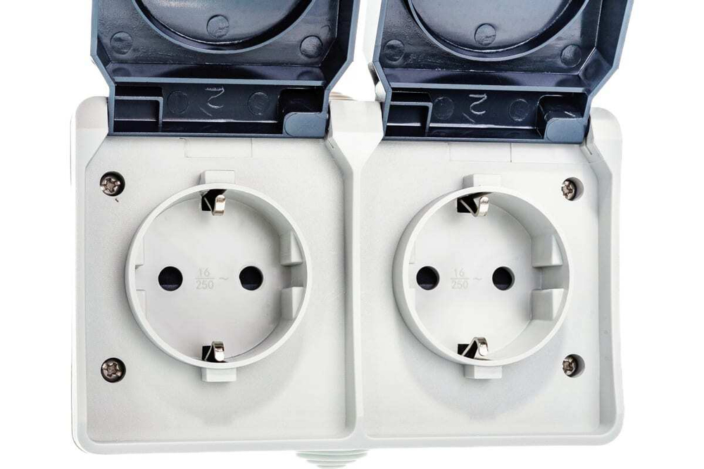 Розетка 1-местная для открытой установки РСб20-3-ФСр с заземлением ФОРС IP54 IEK