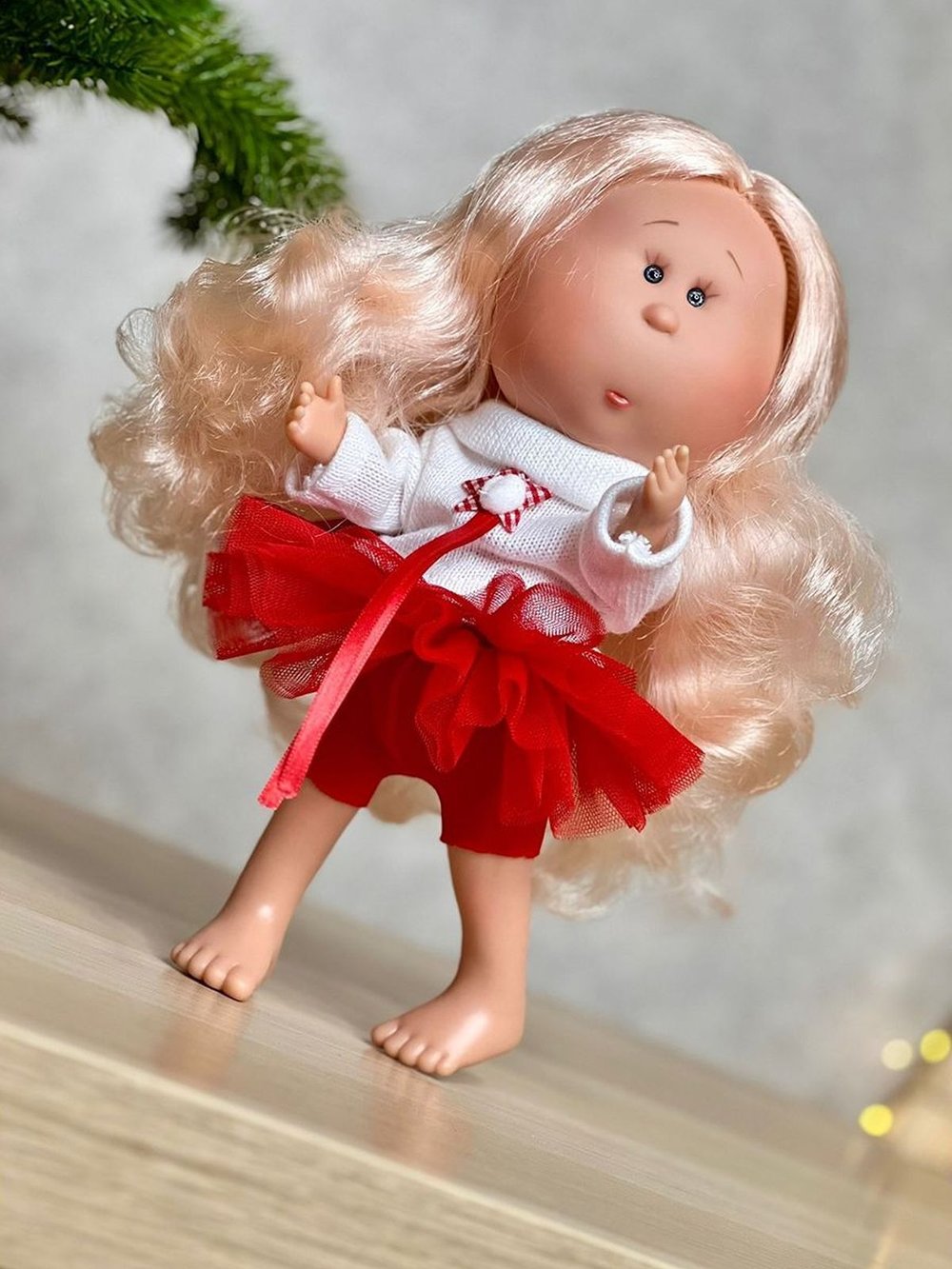 Кукла Nines виниловая 30см MIA CASE (3423)