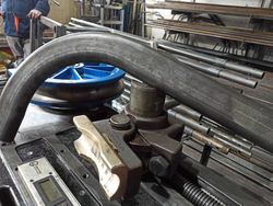 Гибка плоскоовальных труб на трубогибе - на заказ