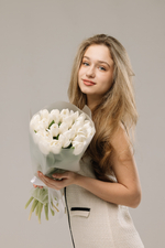 Моно-букет 25 белых тюльпанов