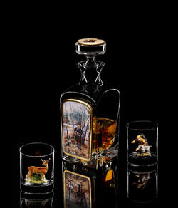 Подарочный набор "Русская Охота Штоф" в футляре из ореха.