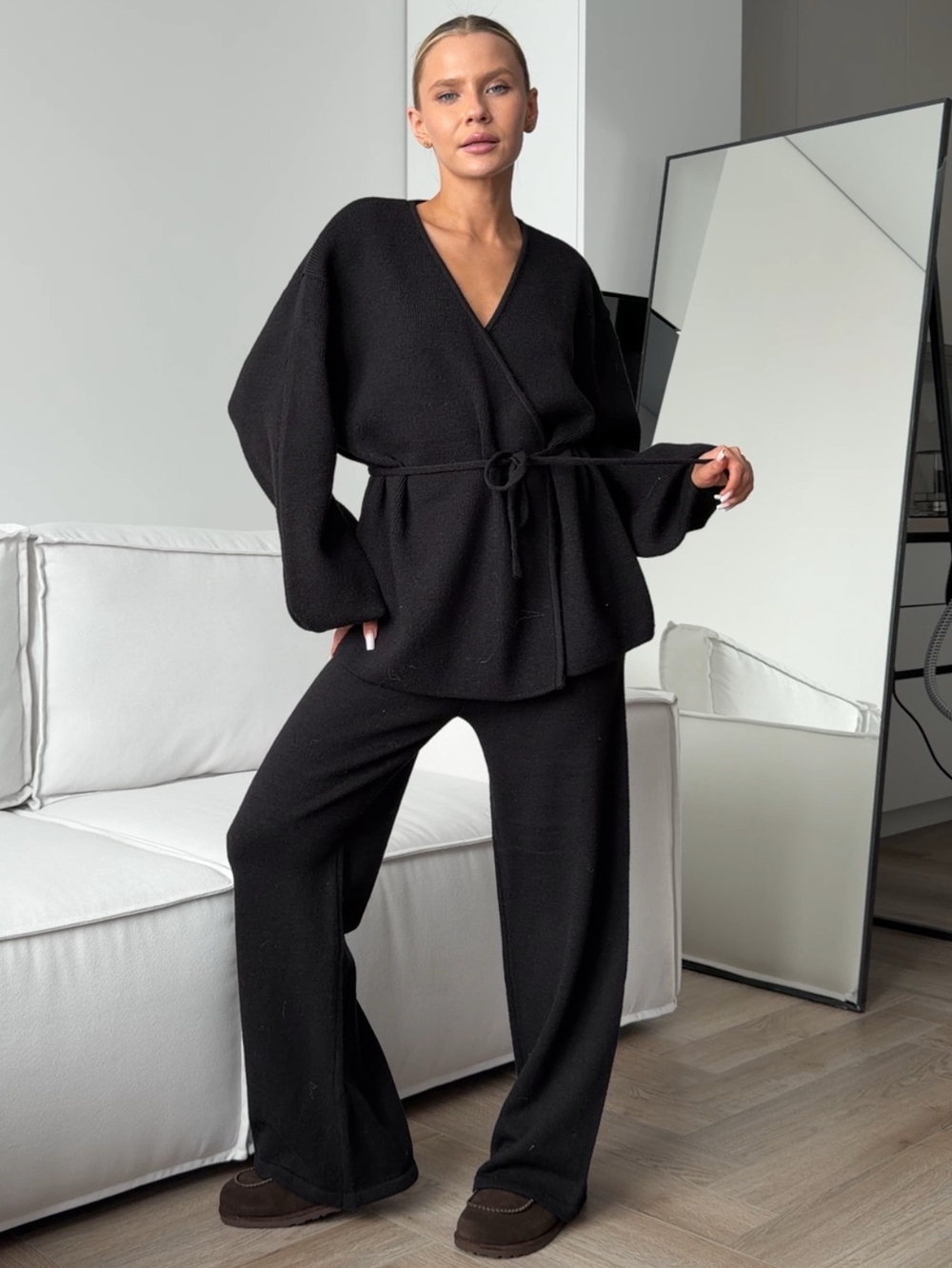 Комплект вязаный, кардиган на завязке и брюки прямого кроя