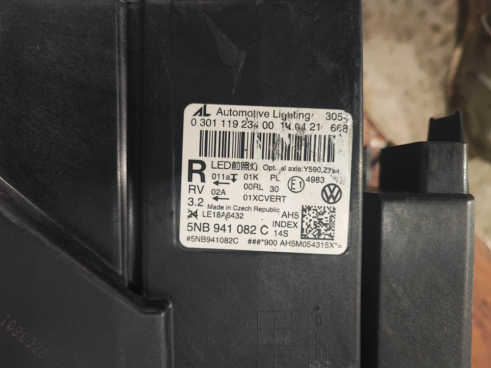 Фара правая LED Volkswagen Tiguan 2 20-нв Б/У Оригинал 5NB941082C