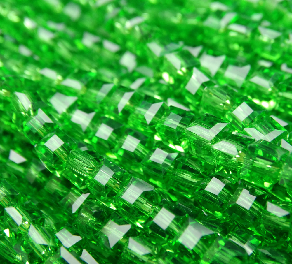 БВ021НН4 Хрустальные бусины квадратные, цвет: зеленый, размер 4 мм, кол-во: 44-45 шт.