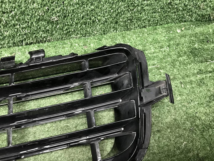 Решетка перед бампера VW Touareg 2 NF 14-18 R-Line