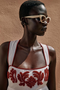 ZARA ПЛАТЬЕ МИДИ С ВЫШИВКОЙ ИЗ РЕЛЬЕФНОЙ ТКАНИ, ЭКРЮ