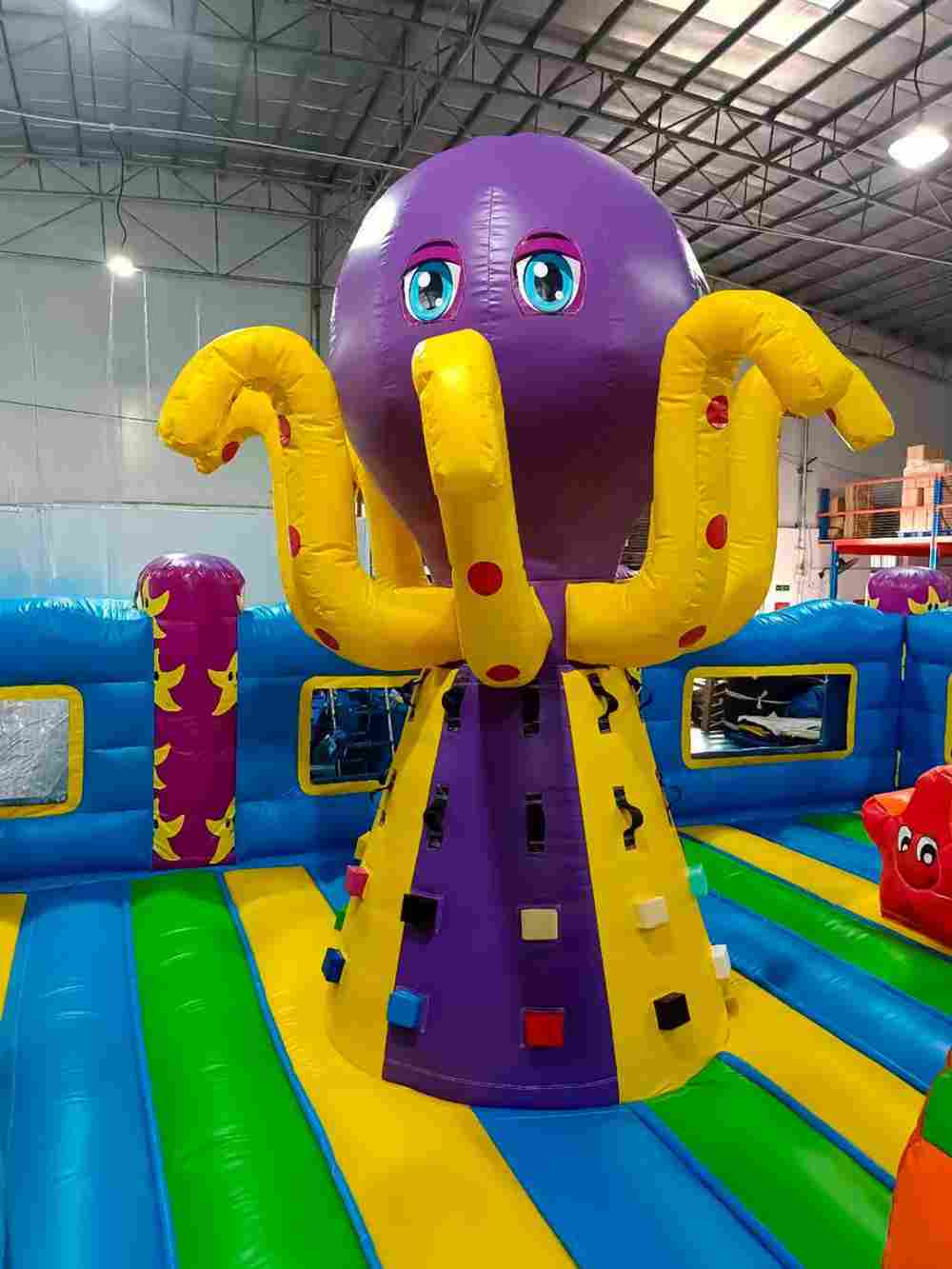 Коммерческий надувной батут "Золотая рыбка" 10*8*3,8 м.