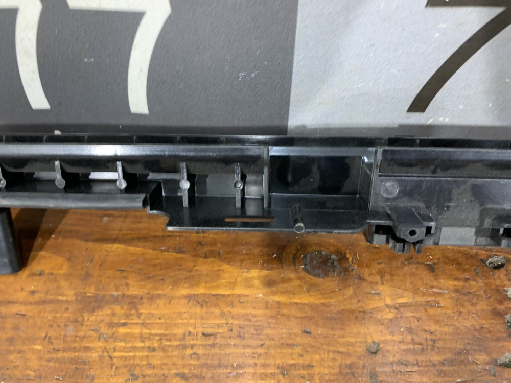 Кронштейн радиатора Mercedes C (W204) Б/У Оригинал A2045010320