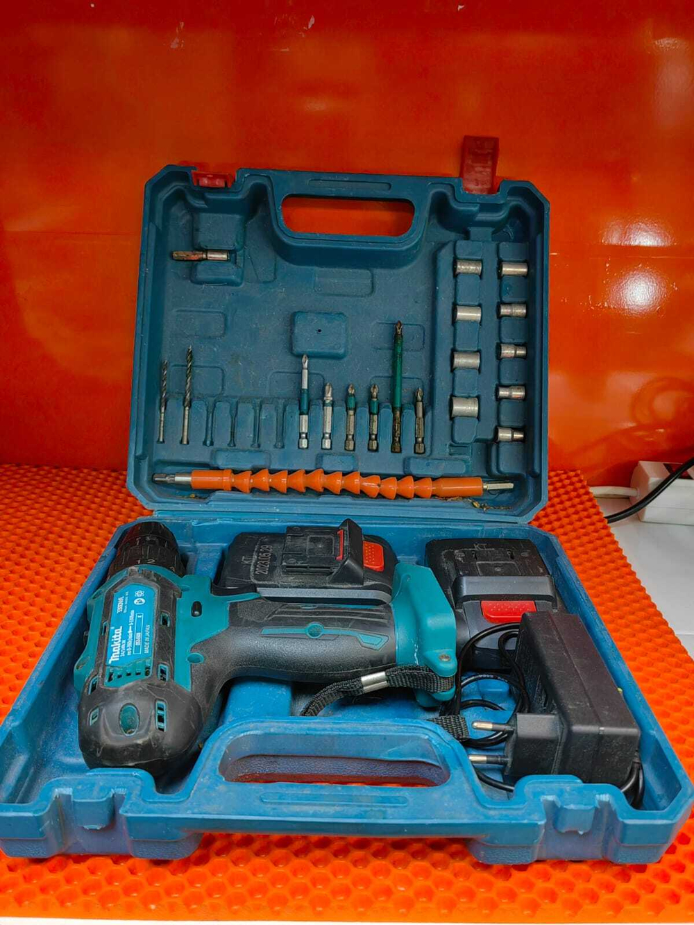 Дрель-шуруповерт Makita DF333DWE