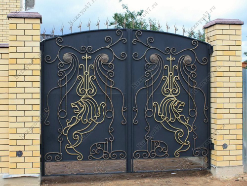 Распашные кованые ворота 11