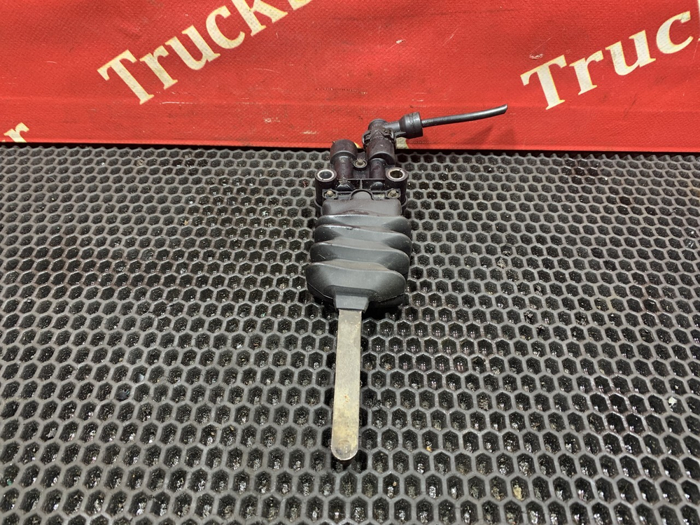 Кран уровня пола кабины