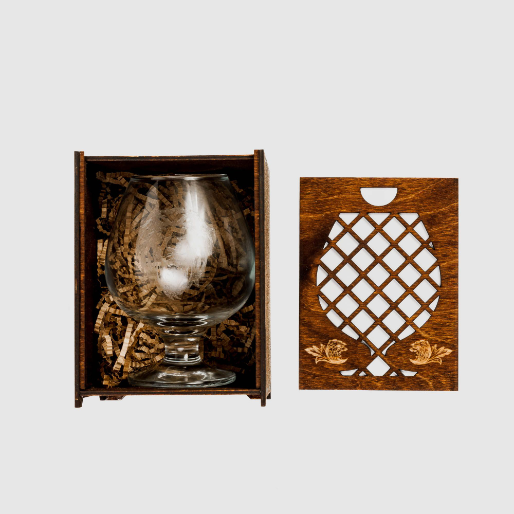 Бокал с гравировкой в подарочной коробке