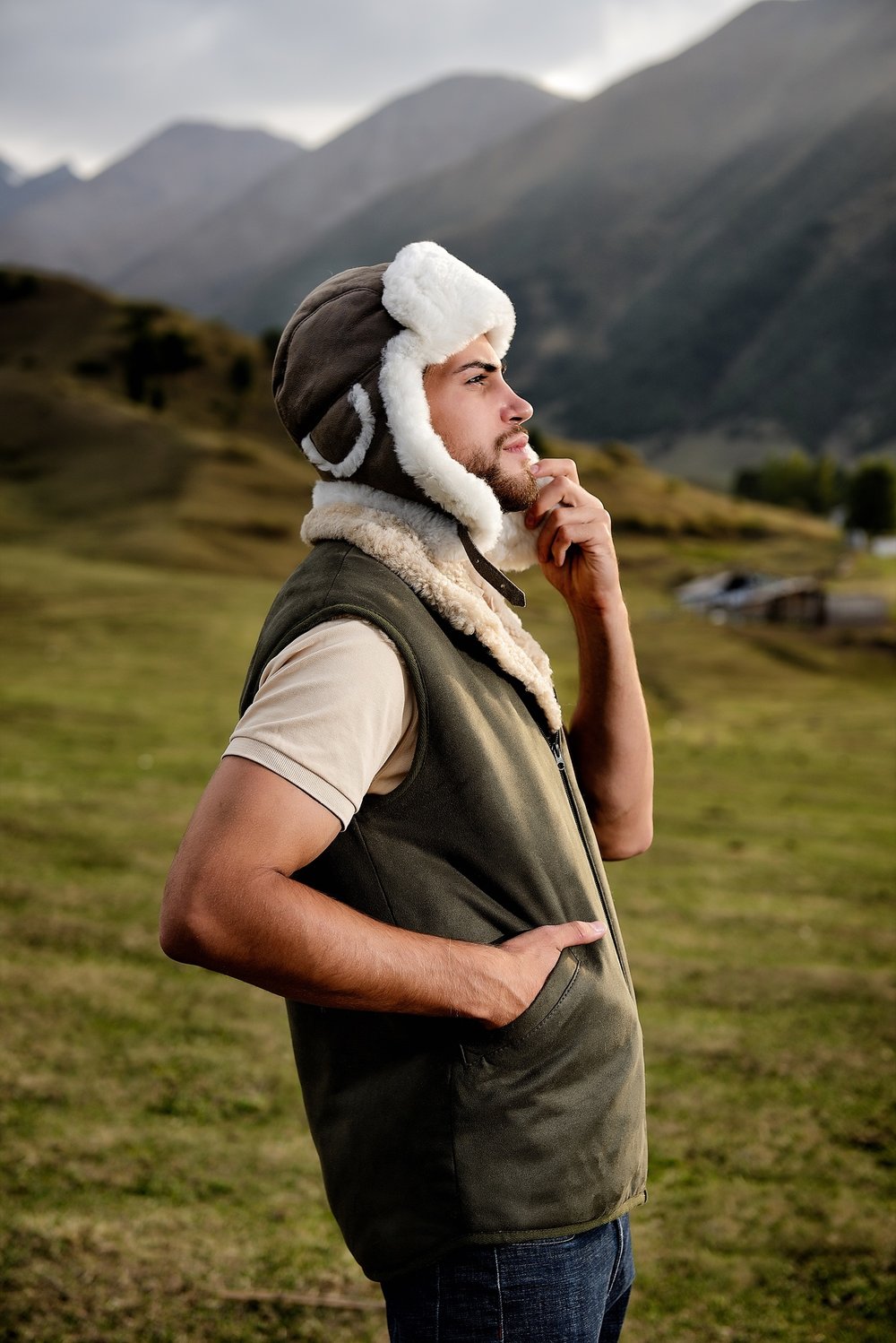 Мужской жилет из овчины хаки