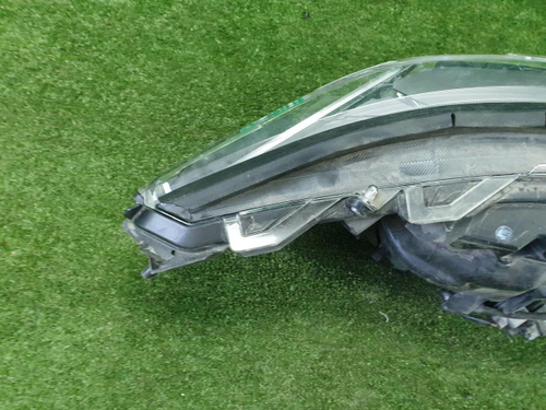 Битая Фара левая Toyota RAV4 5 XA50 (2018-н.в.) LED