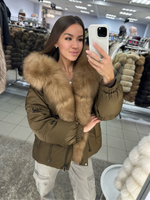 Пуховик в горчичном цвете с мехом песца под куницу