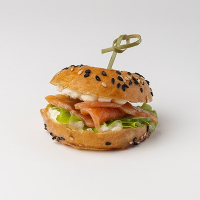 Мини-бейгл с лососем и сливочным кремом 9 шт