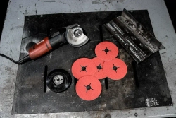 Фибровый шлифовальный круг по металлу DEBEVER 125 мм P80 (со шлицами), керамическое зерно, 5 шт