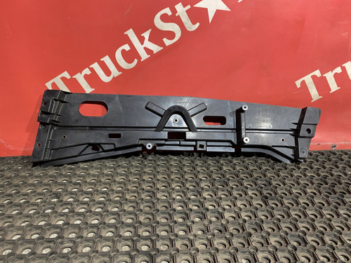 Кронштейн ручки двери правой 2018 год.