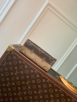 Louis Vuitton Onthego PM