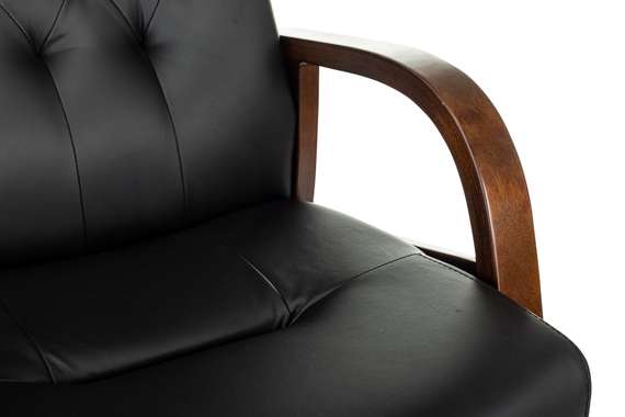 Кресло Бюрократ T-9928WALNUT-CF черный кожа на ножках дерево
