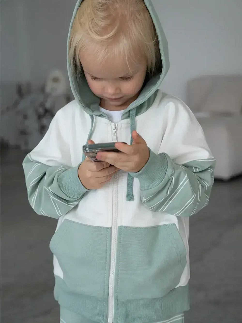 Спортивный костюм для девочки в школу