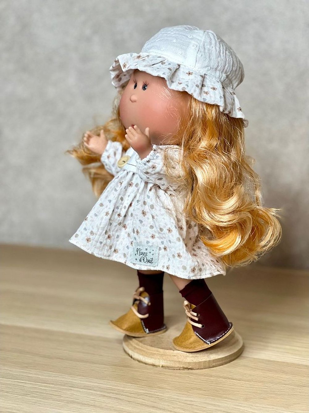 Кукла Nines виниловая 30см MIA CASE (3402A)