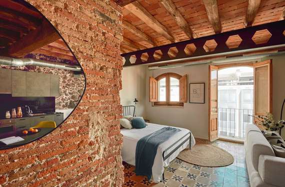 Трехместный диван Compo с большим подносом, бежевый