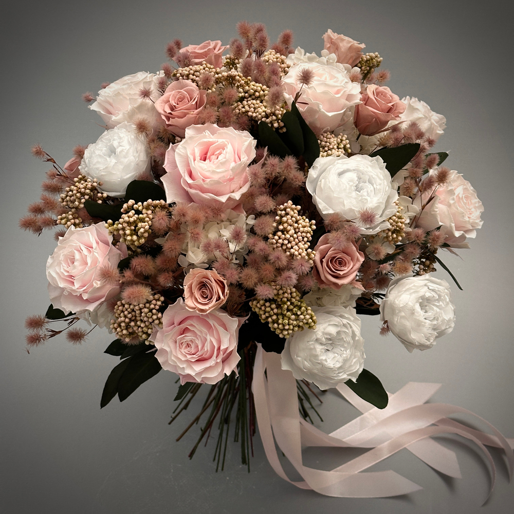 «Розовое счастье» - букет из стабилизированных цветов.