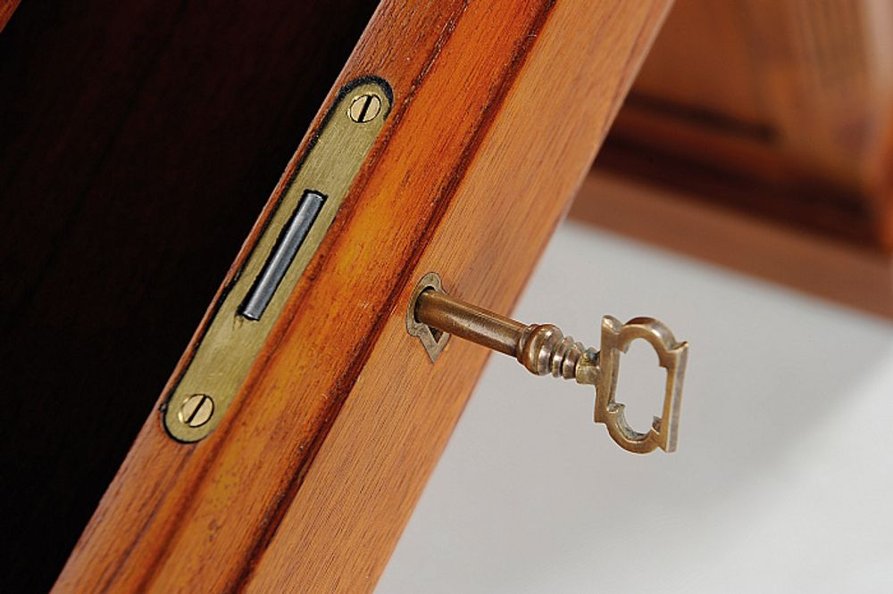 Стол-приставка письменный