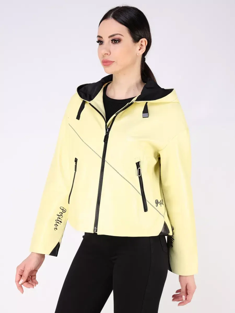 Кожаная куртка демисезонная с капюшоном