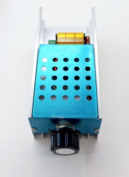 Регулятор напряжения (радиатор) 220V